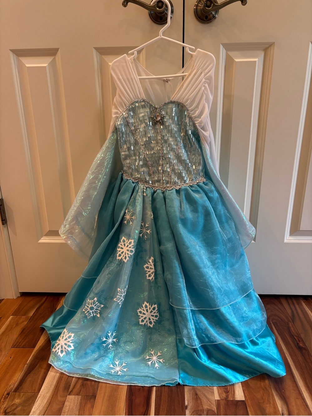 Disney Elsa Frozen Light Blue Sequin Snowflake Dress Up Costume